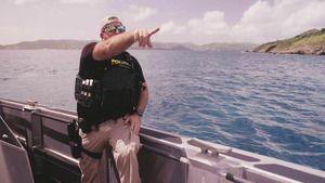To Catch a Smuggler: Tropical Takedown (De la cocaïne à flots) S1 (7/10)