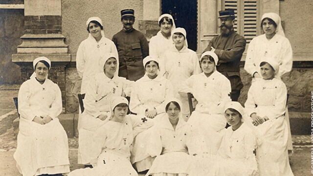 Croix-Rouge, des femmes dans la guerre