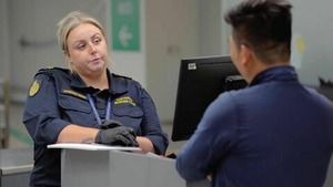 Douanes sous haute surveillance (Le trafic caché de l'australie) S14 (18/20) — CStar 13:30